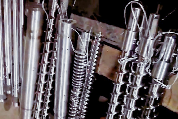 塑料擠出機(jī)機(jī)筒螺桿實(shí)拍照片1