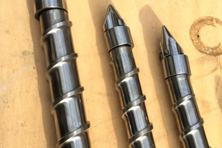 注塑機(jī)螺桿上的粘料如何去除？小編來支招！